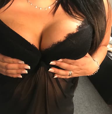 MANCHESTER'S BUSTIEST ESCORTS