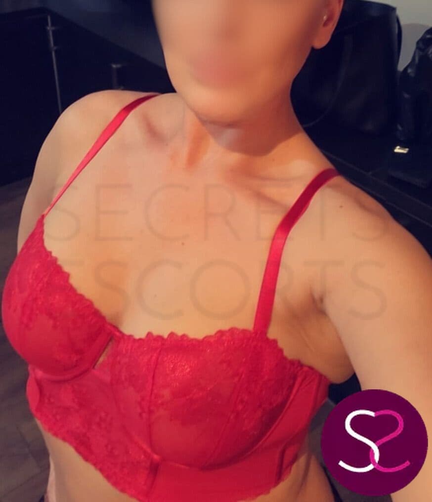 Claudia is a phone call away, call now!! 0161 798 6769 