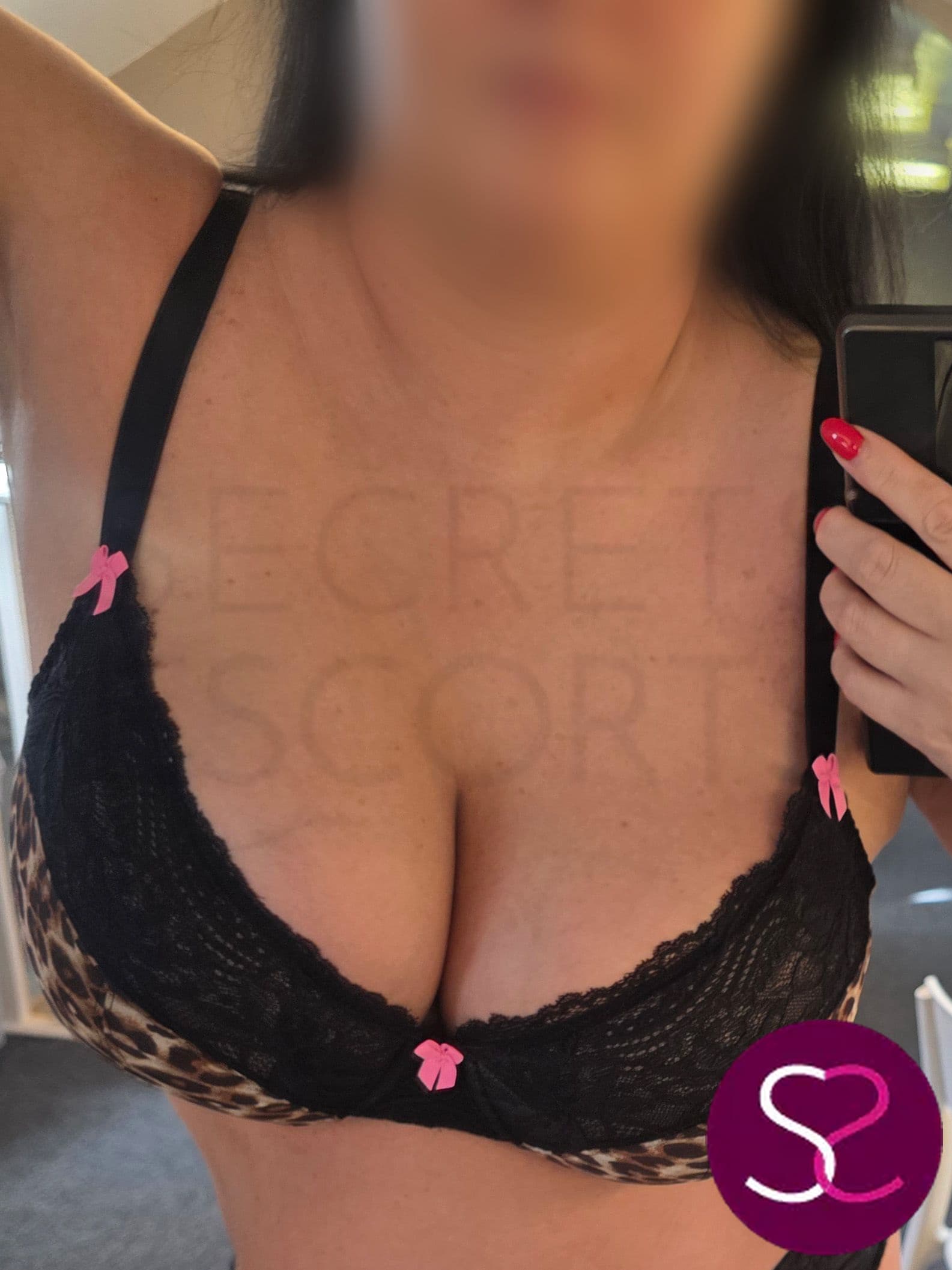 BUSTY BABE EMMA IS LOOKING HOT HOT HOT
COULD YOU HANDLE HER?
0161 798 6769