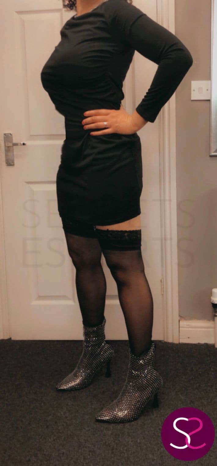 NEW GIRL ALERT!! SLIM AND PRETTY NEW GIRL ROBYN COVERS THE WHOLE OF THE NORTHWEST!! FIRST PICS OF THIS HOT BABE!!